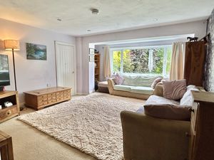 Lounge- click for photo gallery